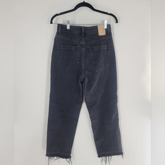Zara High Waisted Faded Black Raw Hem Jean Size 6 - Picture 4 of 4